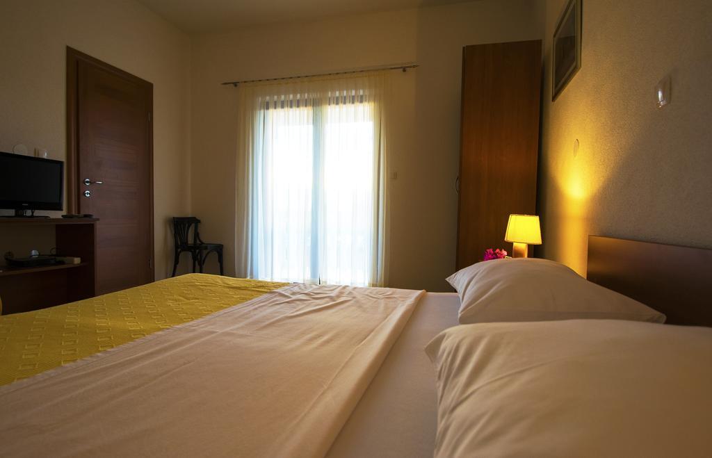Apartments Zile Starigrad Paklenica Bilik gambar