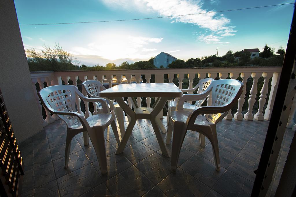 Apartments Zile Starigrad Paklenica Bilik gambar