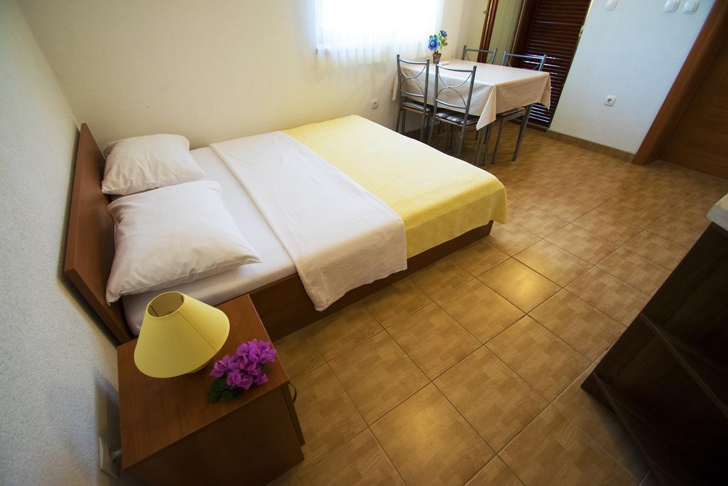 Apartments Zile Starigrad Paklenica Bilik gambar