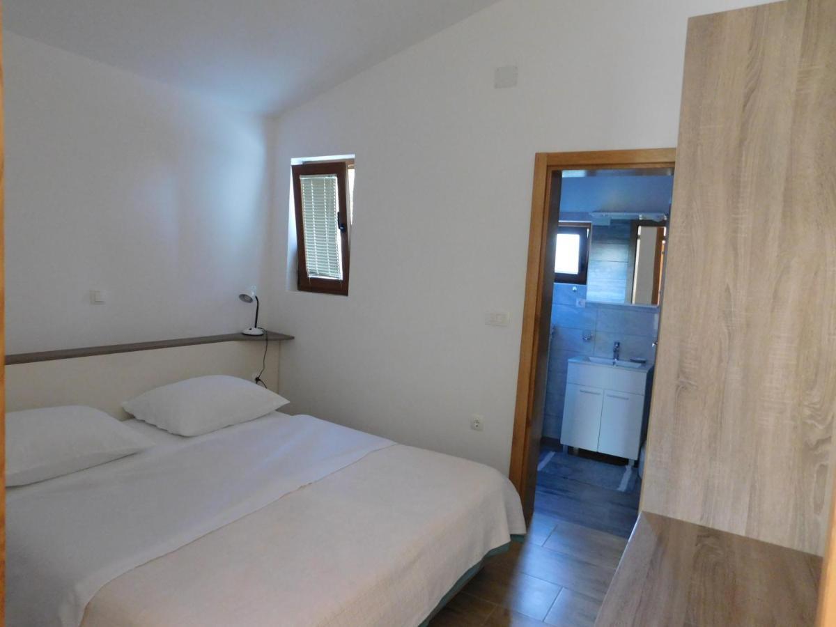 Apartments Zile Starigrad Paklenica Luaran gambar